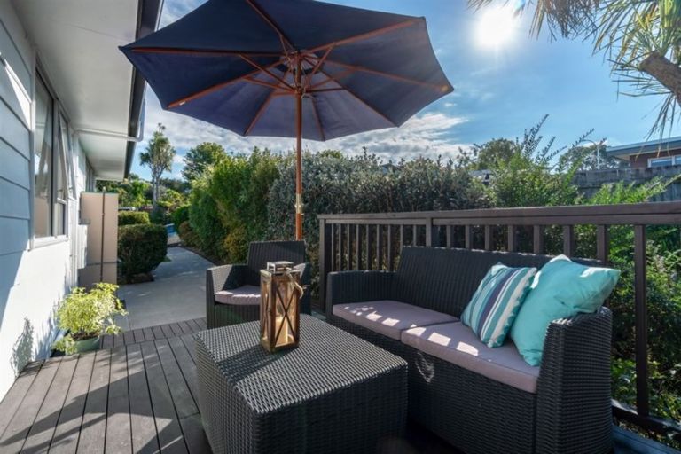 Photo of property in 10 West Glade Crescent, Birkenhead, Auckland, 0626