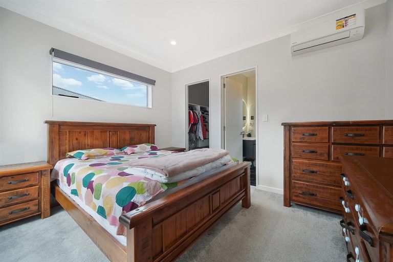 Photo of property in 1 Tuwhare Street, Papakura, 2110