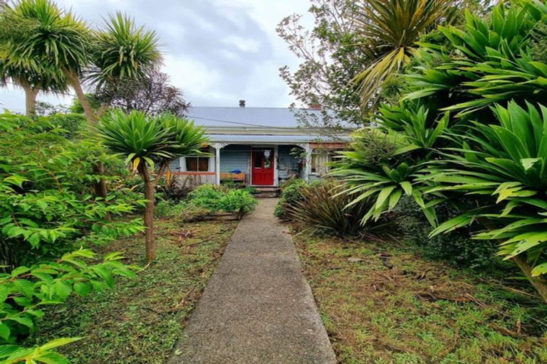 Photo of property in 5 Anderson Street, Eketahuna, 4900