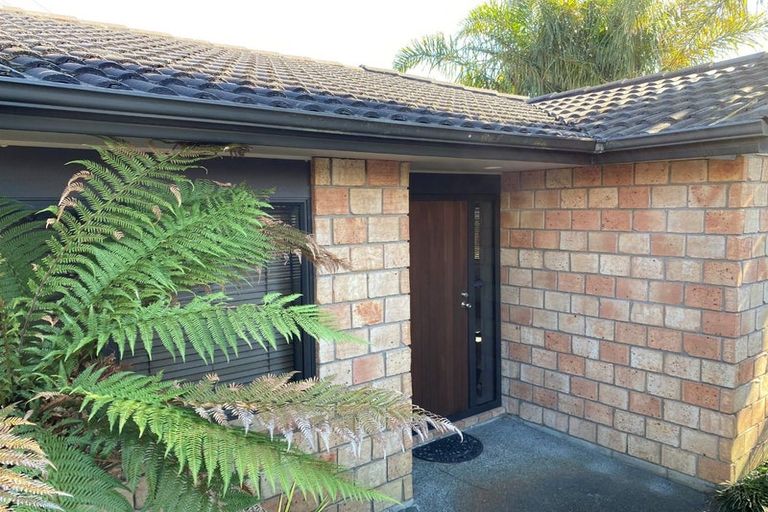 Photo of property in 10a Phoenicia Court, The Gardens, Auckland, 2105