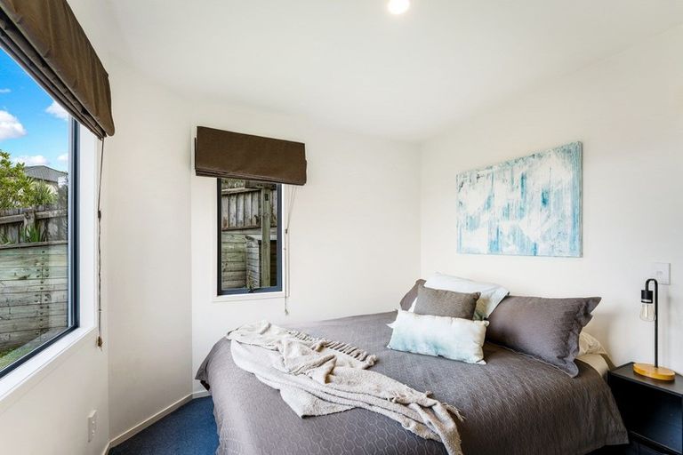 Photo of property in 75a Dress Circle, Newlands, Wellington, 6037