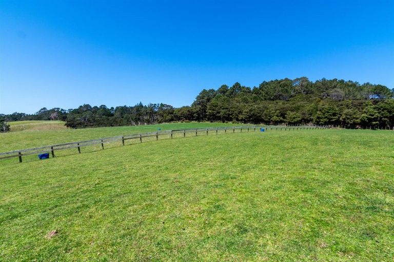 Photo of property in 99 Mcpike Road, Waimauku, 0883