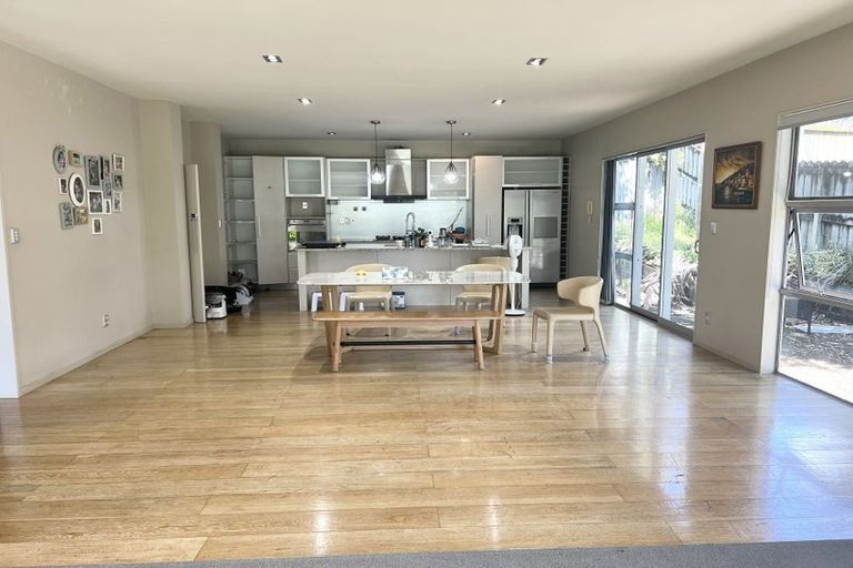 Photo of property in 12 Mana Lane, Pinehill, Auckland, 0632