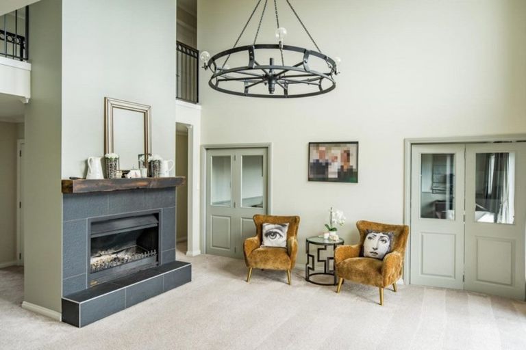 Photo of property in 88 Queen Charlotte Drive, Aotea, Porirua, 5024