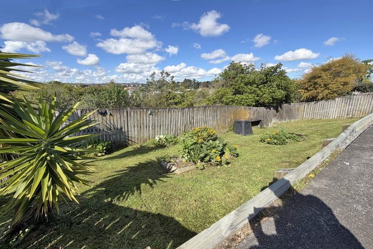 Photo of property in 25 Jay Court, Botany Downs, Auckland, 2010