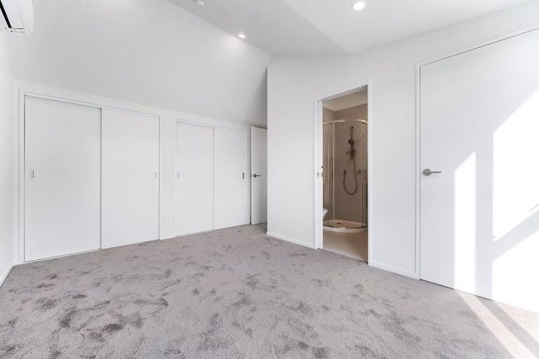 Photo of property in 1/9 Aeroview Drive, Beach Haven, Auckland, 0626