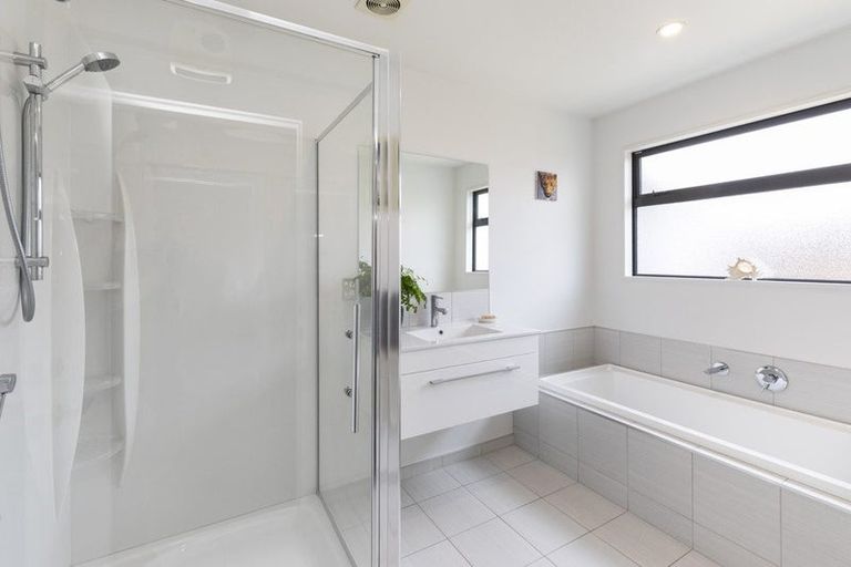 Photo of property in 37 Little Oaks Drive, Yaldhurst, Christchurch, 8042