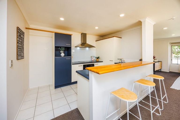 Photo of property in 98 Riverton Drive, Randwick Park, Auckland, 2105