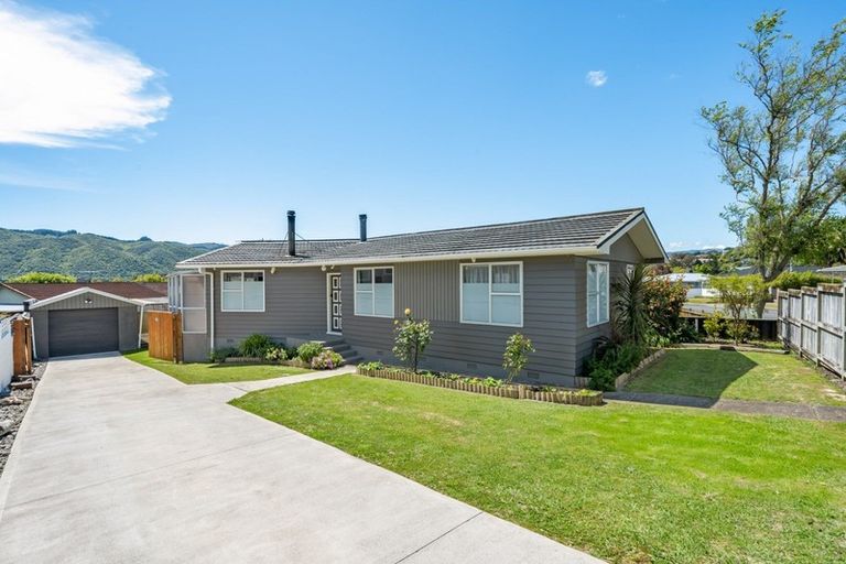 Photo of property in 37 Hillside Drive, Maoribank, Upper Hutt, 5018