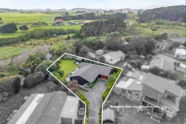 Photo of property in 7 Dodds Crescent, Otaki Beach, Otaki, 5512