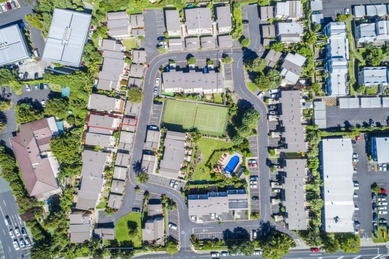 Photo of property in The Grange, 17/92 Bush Road, Albany, Auckland, 0632