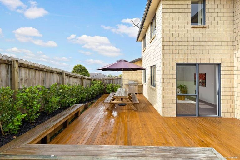 Photo of property in 33 Cityview Place, Massey, Auckland, 0614