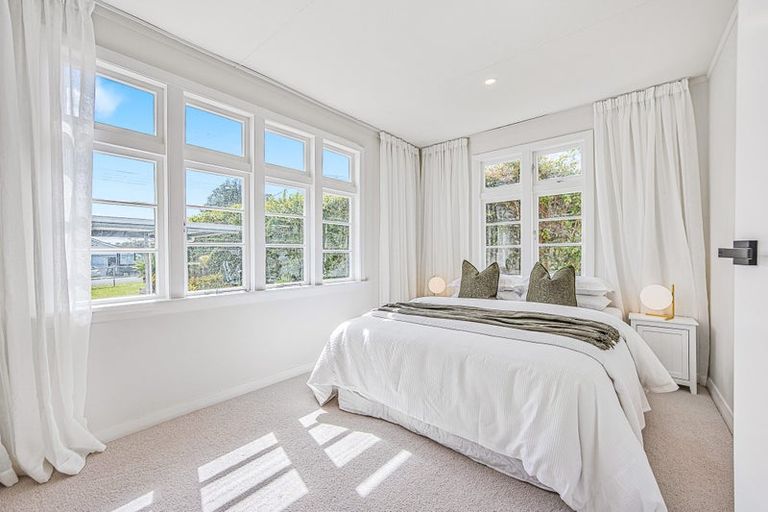 Photo of property in 115 Sunnyside Road, Sunnyvale, Auckland, 0612