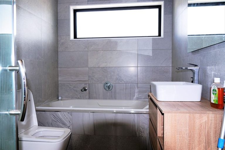 Photo of property in 83a Lake Road, Northcote, Auckland, 0627