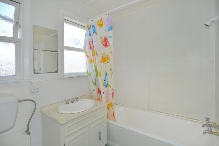 Photo of property in 1 Auburn Avenue, Upper Riccarton, Christchurch, 8041