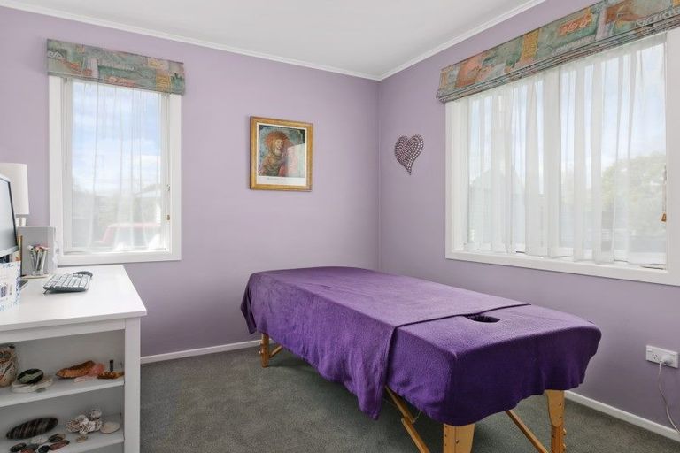 Photo of property in 19 Koru Street, Mangere Bridge, Auckland, 2022