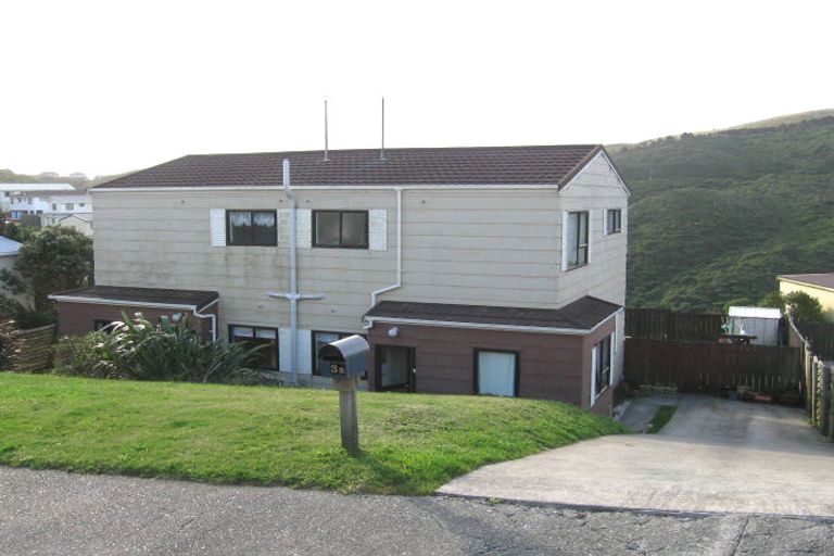 Photo of property in 33a Sunhaven Drive, Newlands, Wellington, 6037