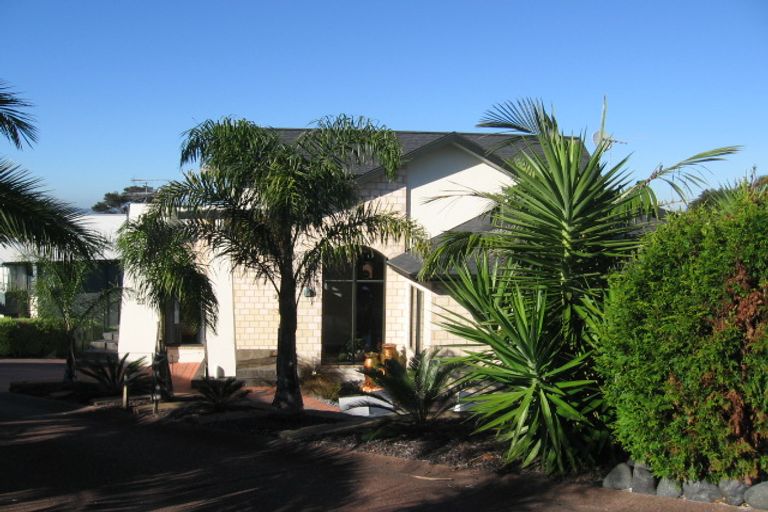 Photo of property in 21 Bocage Lane, West Harbour, Auckland, 0618