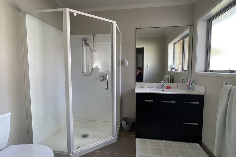 Photo of property in 29 Saltwood Street, Red Beach, 0932