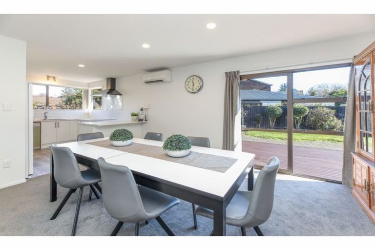 Photo of property in 28 Rubens Place, Burnside, Christchurch, 8053