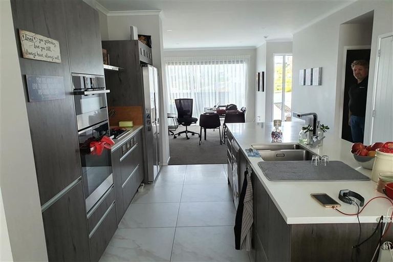 Photo of property in 2b Makura Road, Long Bay, Auckland, 0630