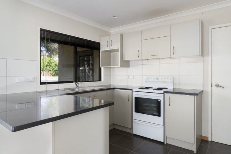 Photo of property in 10 Cedar Heights Avenue, Massey, Auckland, 0614