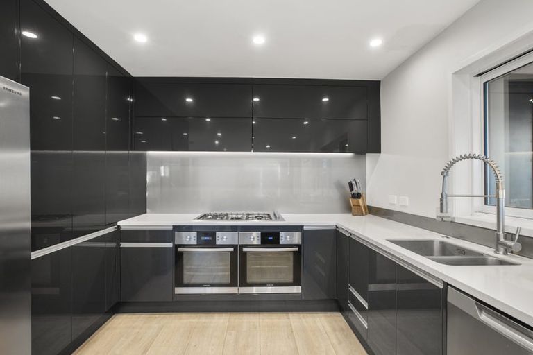 Photo of property in 29 Ravenstone Place, Chatswood, Auckland, 0626