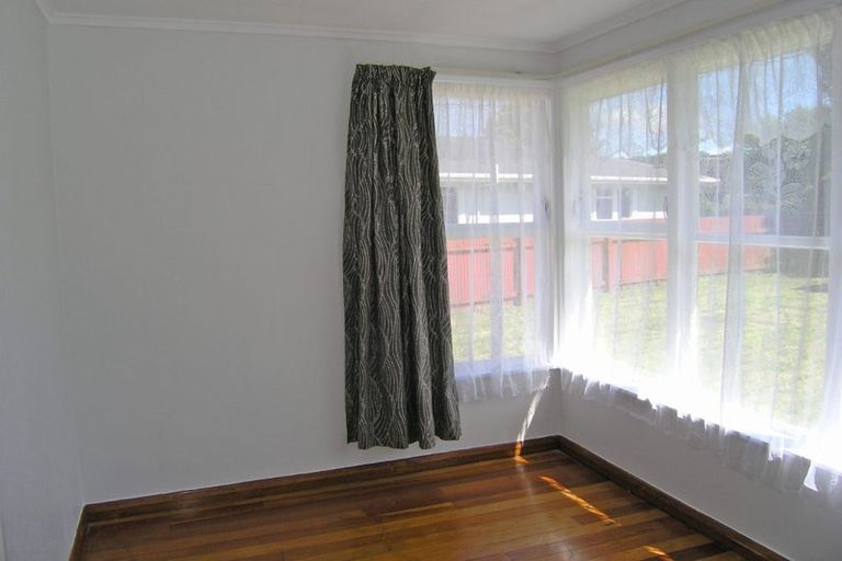 Photo of property in 5 Hollard Grove, Avalon, Lower Hutt, 5011