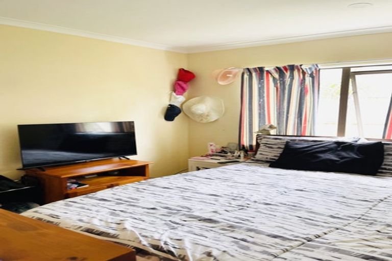 Photo of property in 20 Fiesta Drive, Half Moon Bay, Auckland, 2012