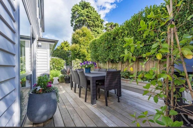 Photo of property in 20d Kaurilands Road, Titirangi, Auckland, 0604