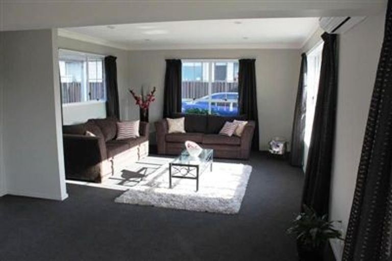 Photo of property in 2/8 Montclare Avenue, Ilam, Christchurch, 8041