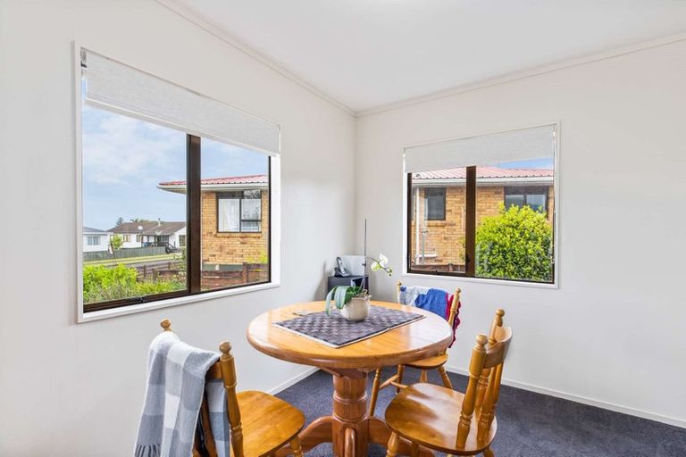 Photo of property in 46 Edgewater Parade, Waiuku, 2123