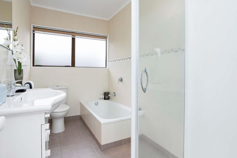 Photo of property in 90a Simmental Crescent, Somerville, Auckland, 2014