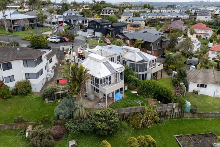 Photo of property in 1/23 Bernleigh Terrace, West Harbour, Auckland, 0618