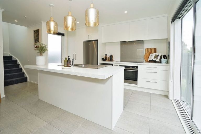 Photo of property in 2 Lake Crescent, Hamilton Lake, Hamilton, 3204