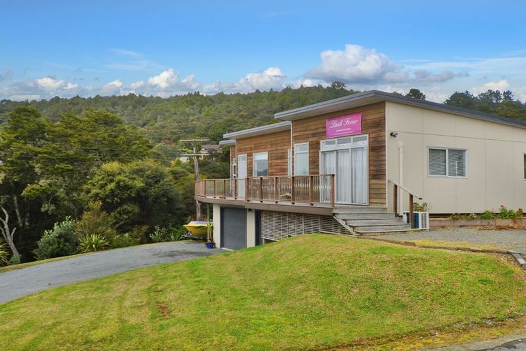 Photo of property in 39 Russell Road, Wainuiomata, Lower Hutt, 5014