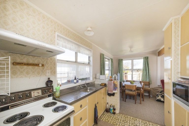 Photo of property in 33 Tararua Terrace, Cloverlea, Palmerston North, 4412