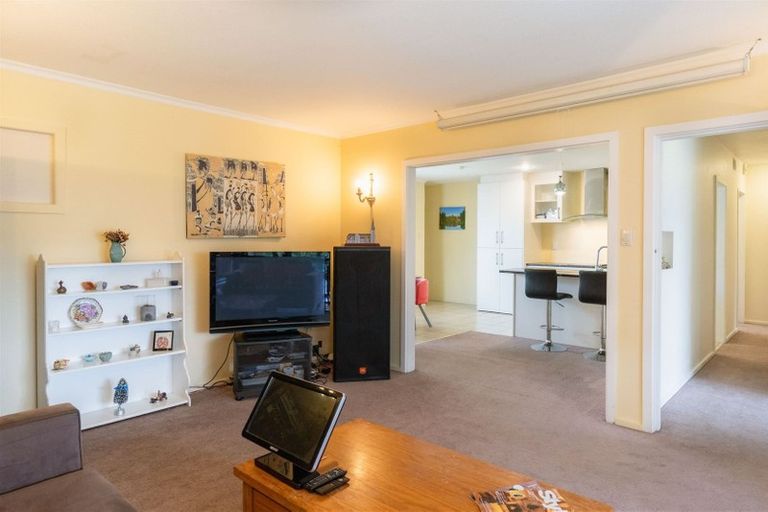 Photo of property in 132 Avonhead Road, Avonhead, Christchurch, 8042