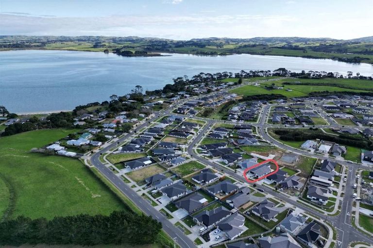 Photo of property in 19 Opouatu Avenue, Glenbrook, Waiuku, 2681
