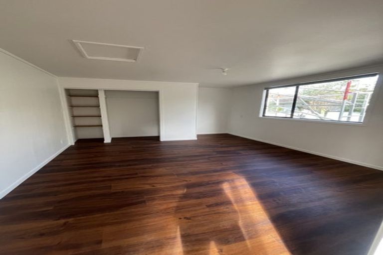 Photo of property in 20 Woodside Road, Massey, Auckland, 0614