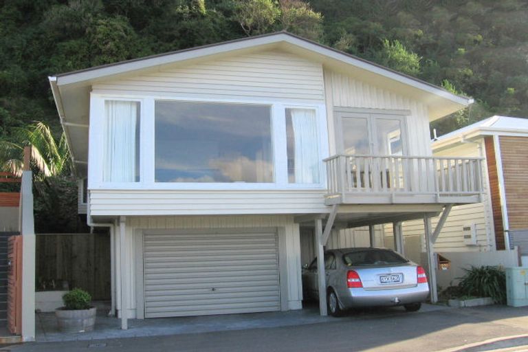 Photo of property in 291 Karaka Bay Road, Karaka Bays, Wellington, 6022
