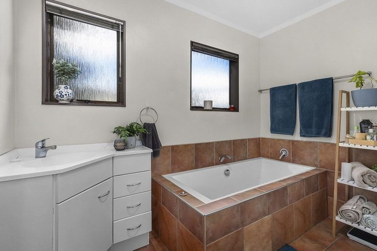 Photo of property in 8 The Bollard, Whitby, Porirua, 5024