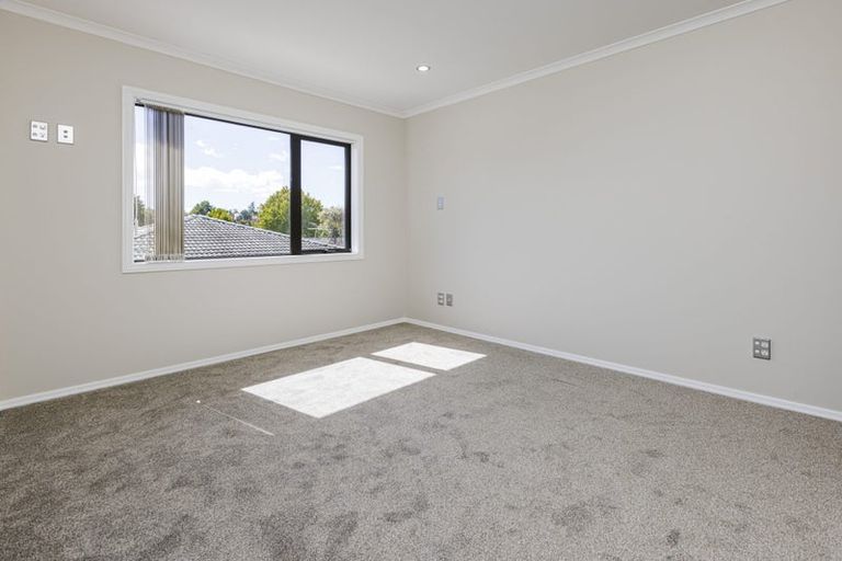 Photo of property in 4b Mirrabooka Avenue, Botany Downs, Auckland, 2010