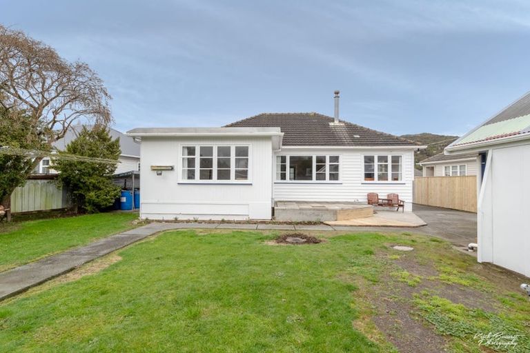 Photo of property in 5 Hodgins Grove, Naenae, Lower Hutt, 5011