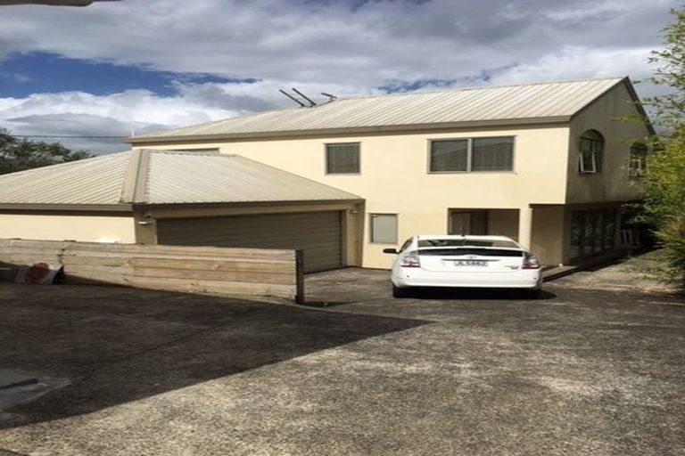 Photo of property in 1/302 Glenfield Road, Glenfield, Auckland, 0629