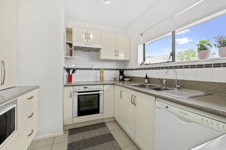 Photo of property in 48 Edward Avenue, Orewa, 0931