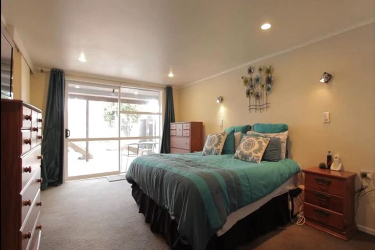Photo of property in 8 Kay Drive, Blockhouse Bay, Auckland, 0600
