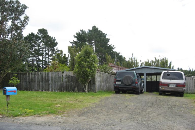 Photo of property in 152 Station Road, Kumeu, 0891