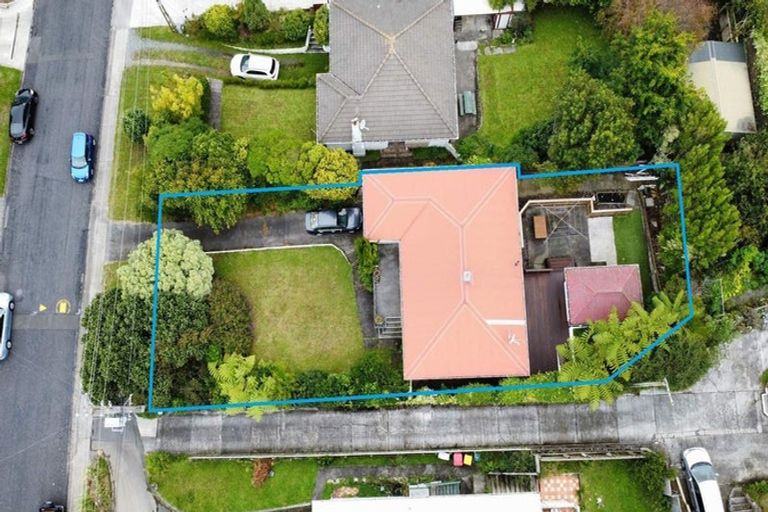 Photo of property in 33 Ranui Terrace, Tawa, Wellington, 5028