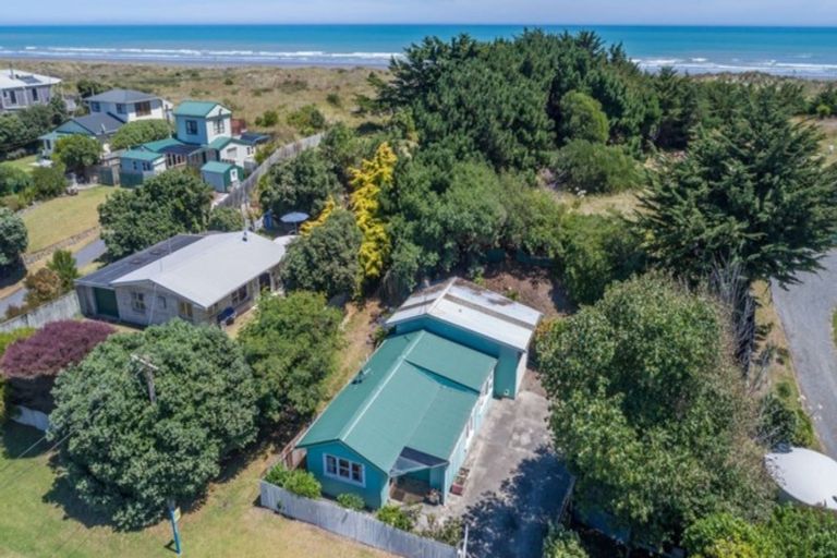Photo of property in 111 Rua Avenue, Waitarere Beach, Levin, 5510
